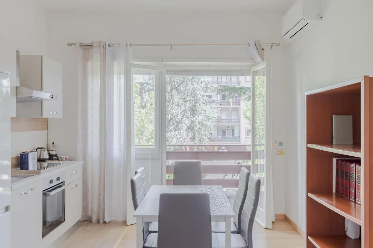 Pelizzi Apartment, 5 Persone, 2 Camere, Balcone, Cinecitta Рим Апартаменты